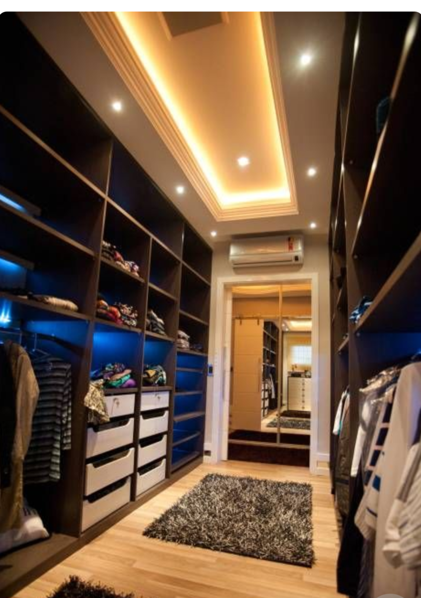 Большая открытая гардеробная комната с комбинированным наполнением Минск